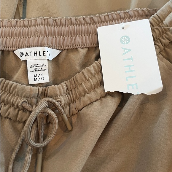 Athleta Promenade High Rise Cargo Pant color Brownstone Beige NWT | size medium - Picture 5 of 5
